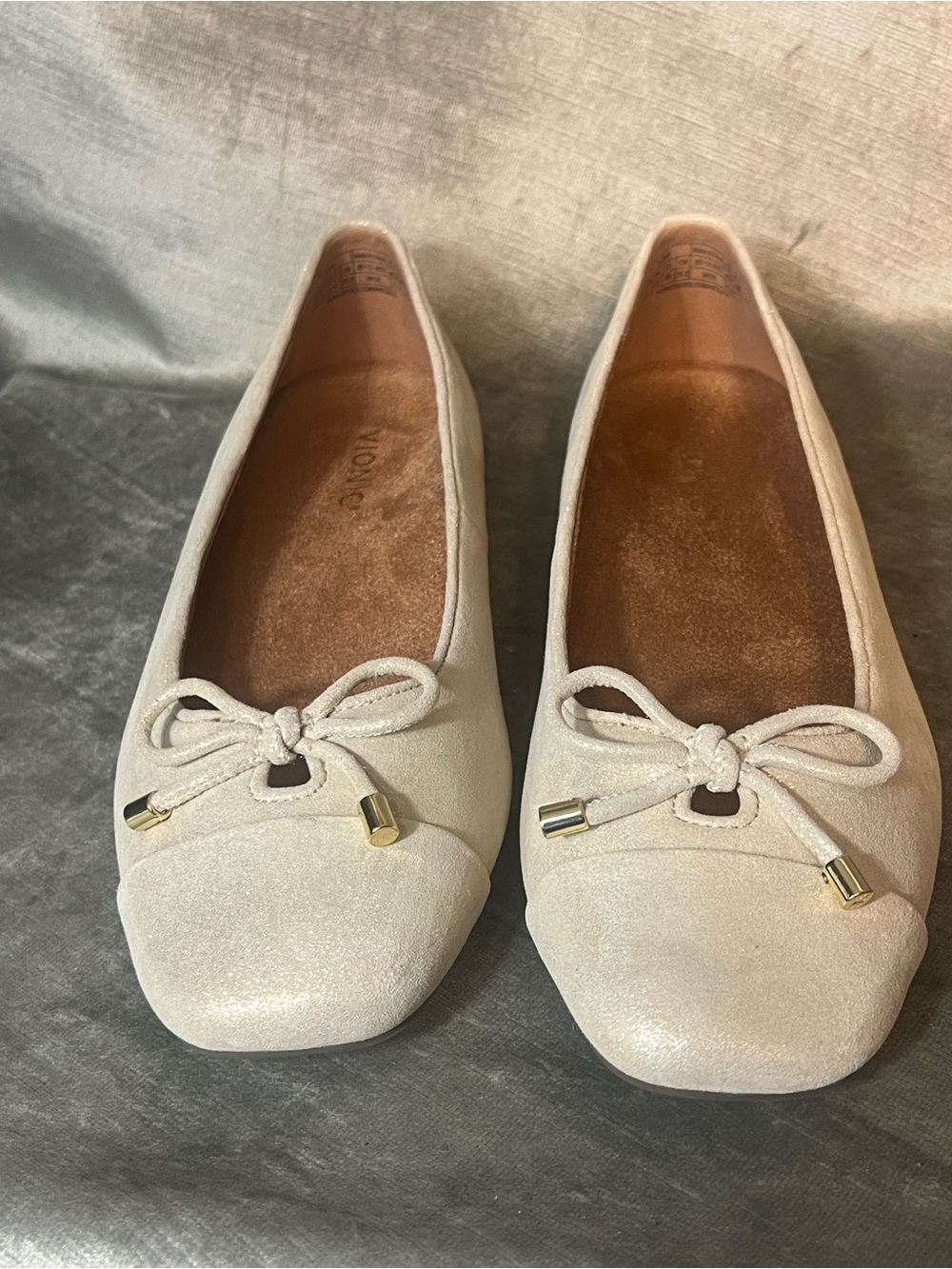 Vionic Klara Gold Shimmer Flat Shoes w/Extra Insoles. Size 9W - Picture 2 of 11